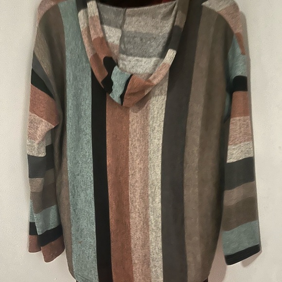 Acemi Pullover Hoodie - Picture 2 of 3